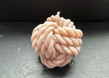 Rope knot candle